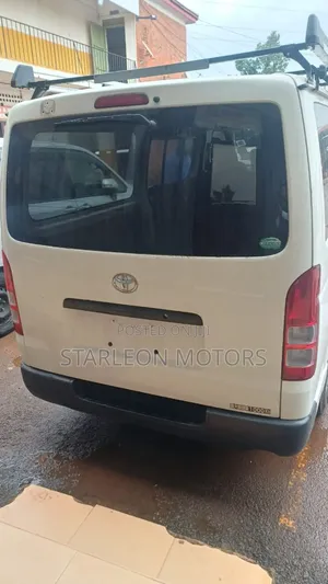 Toyota HiAce 2012 White