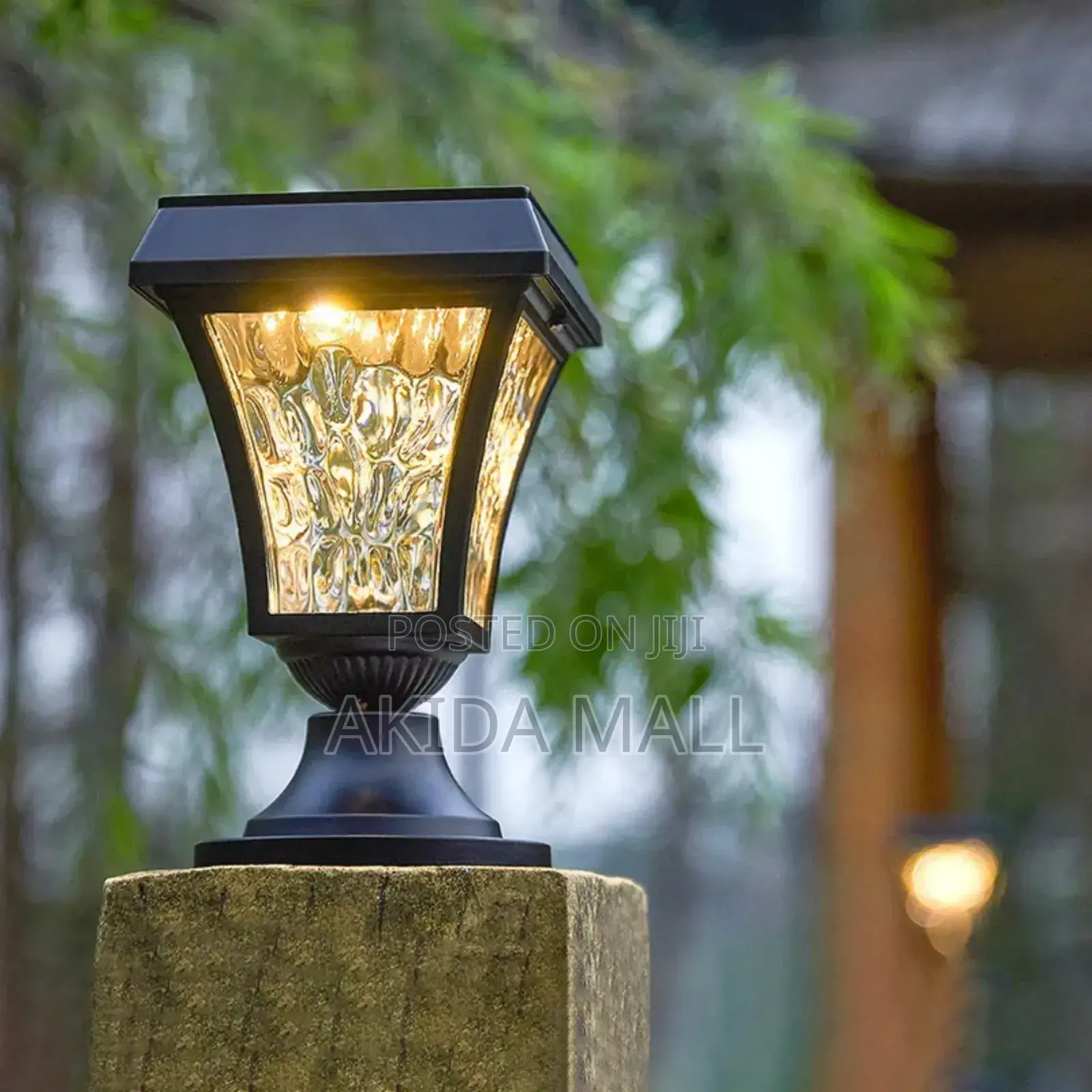 Solar-powered Led Gate Or Pillar Lamp.