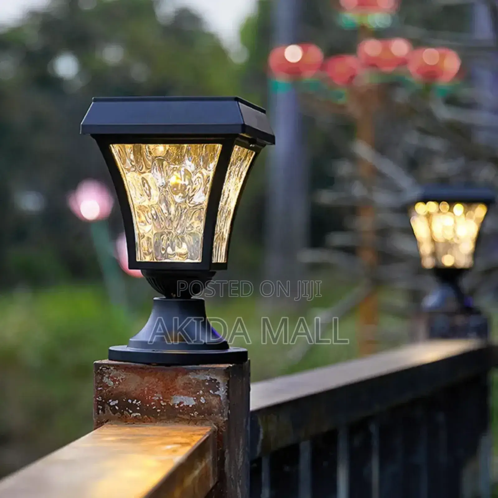 Solar-powered Led Gate Or Pillar Lamp.