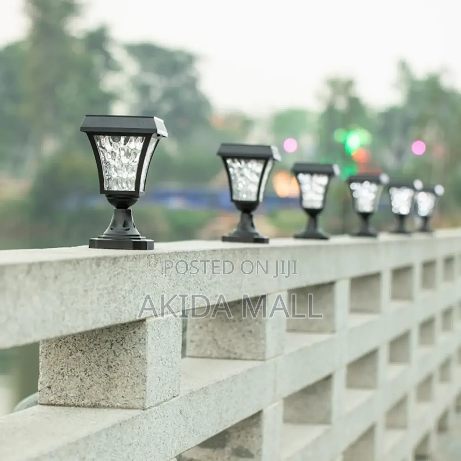 Solar-powered Led Gate Or Pillar Lamp.