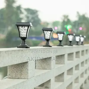 Solar-powered Led Gate Or Pillar Lamp.