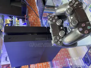 Ps4 Standard With Controllers