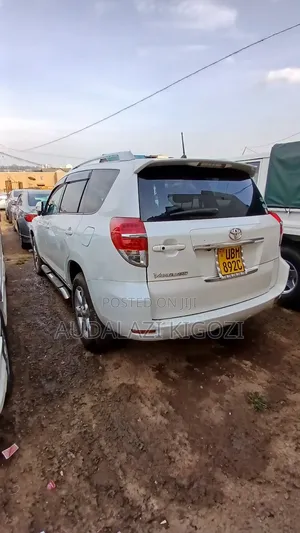 Toyota Vanguard 2010 White