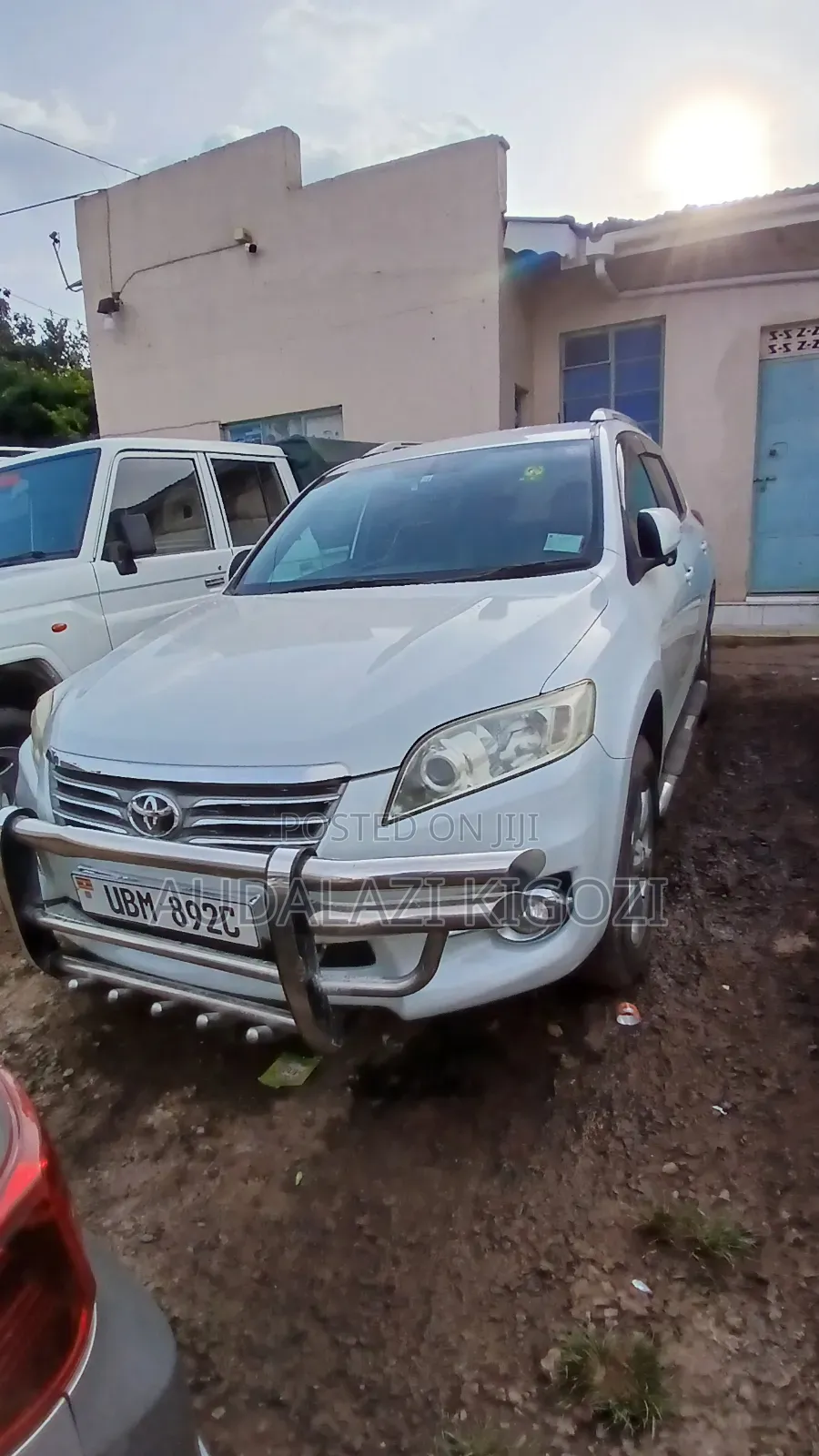 Toyota Vanguard 2010 White