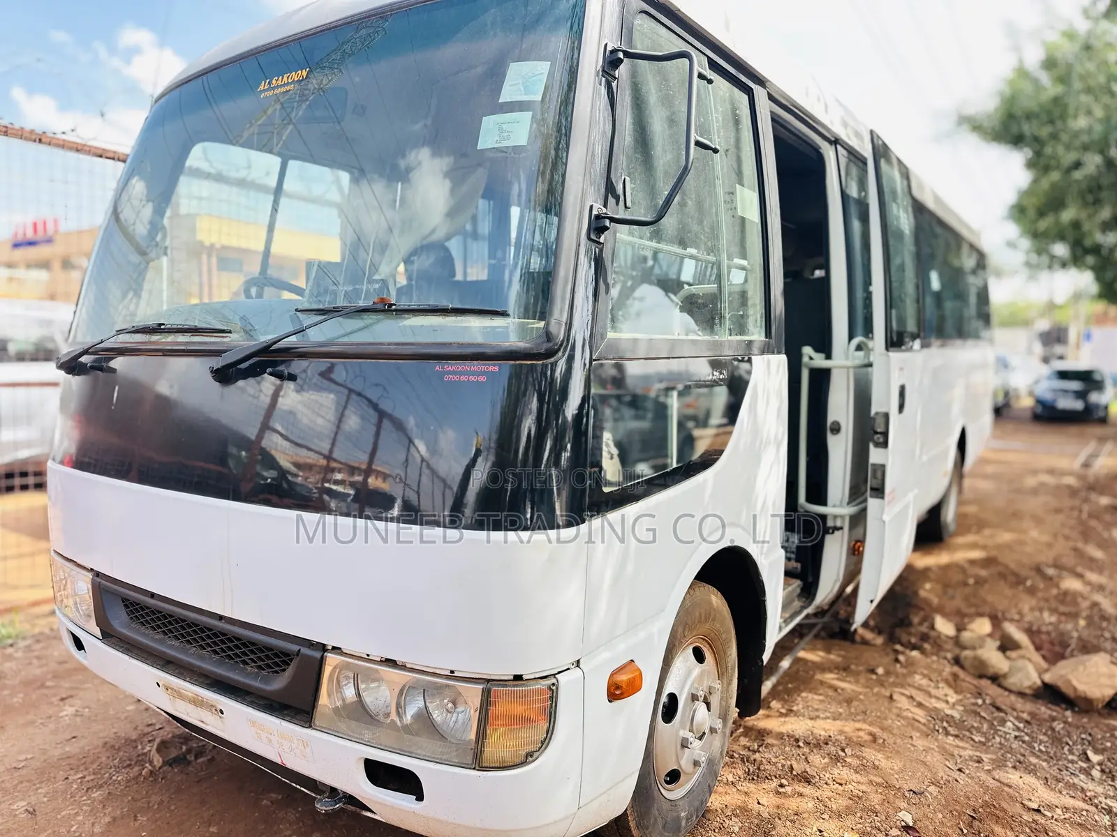Mitsubishi Fuso Rosa 2016 White