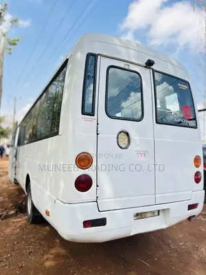 Mitsubishi Fuso Rosa 2016 White