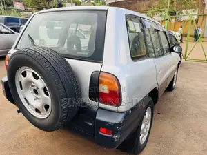 Toyota RAV4 1999 Silver