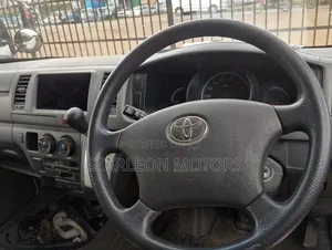 Toyota HiAce 2010 White