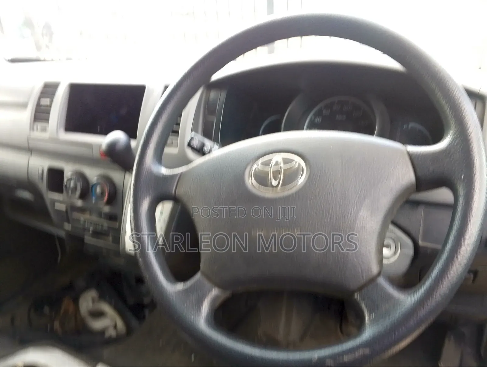 Toyota HiAce 2010 White
