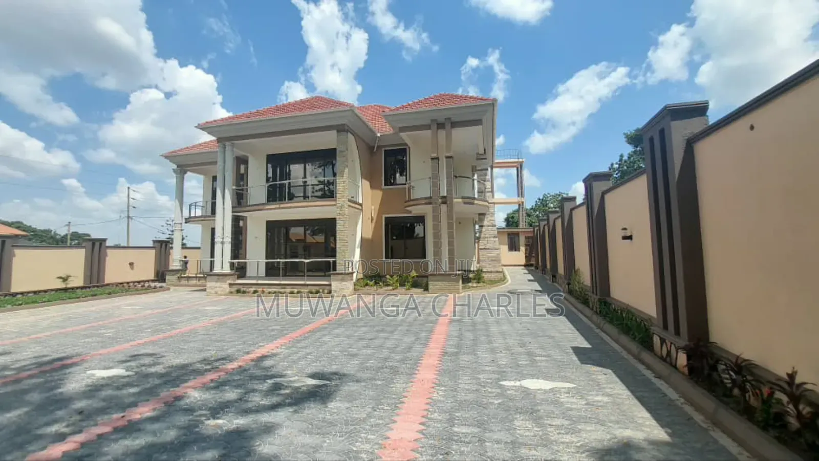 5bdrm Duplex in Fs Properties Ltd, Nakawa for sale