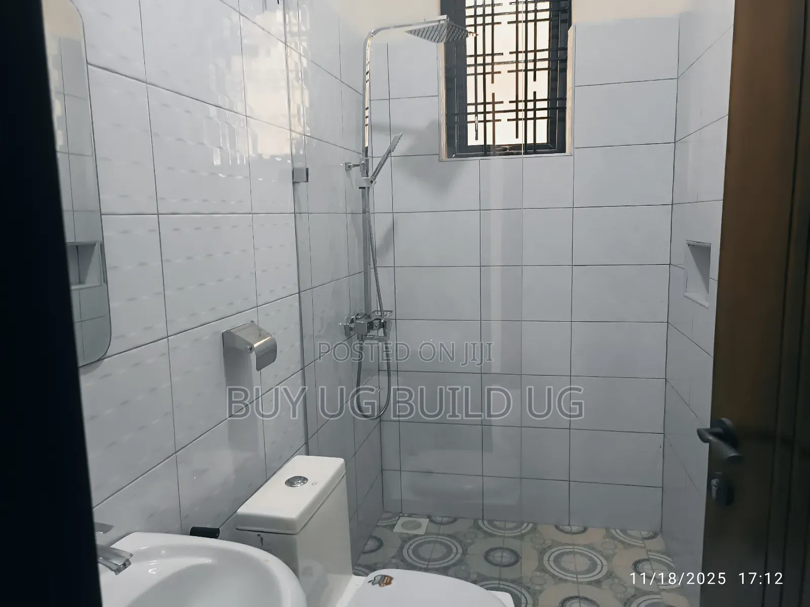 4bdrm Duplex in Kira Mamelto Road, Central Division for sale