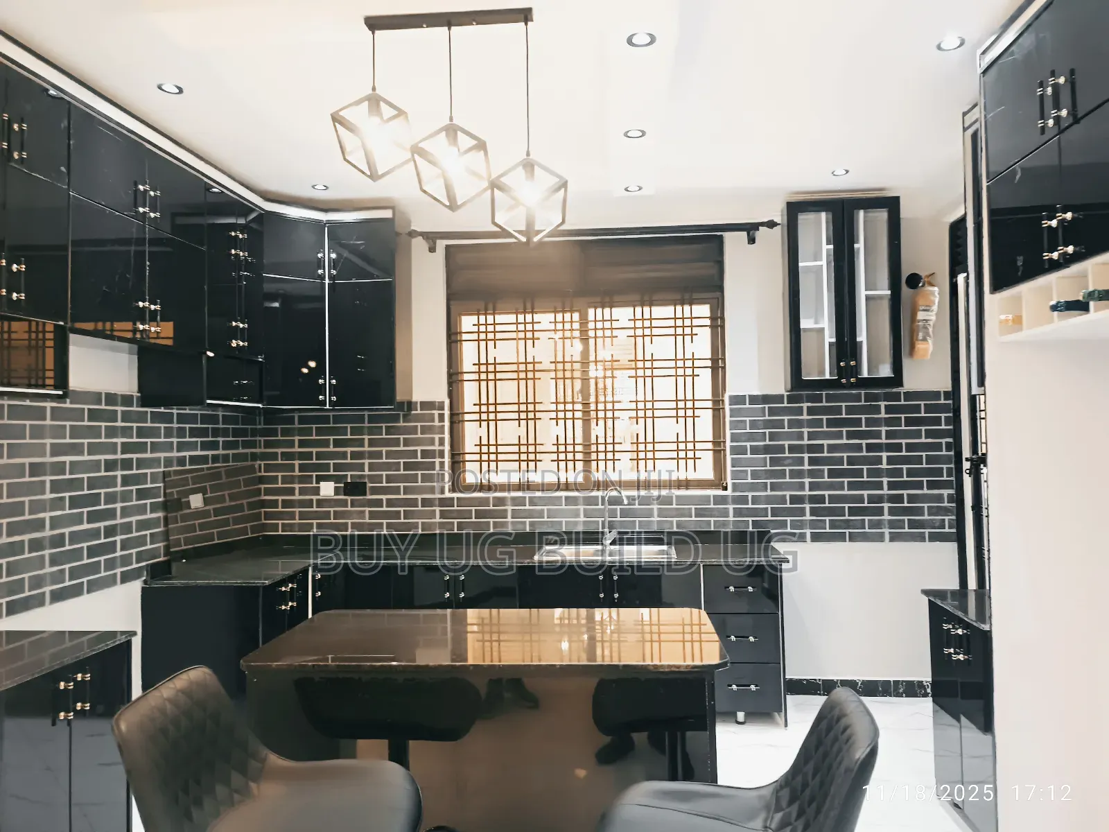 4bdrm Duplex in Kira Mamelto Road, Central Division for sale