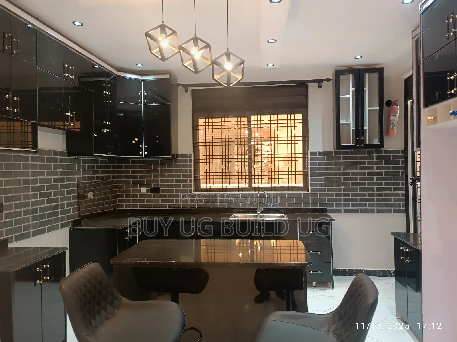 4bdrm Duplex in Kira Mamelto Road, Central Division for sale