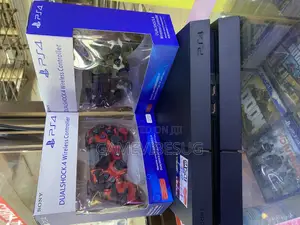 Machine ( Ps4 Standard) and Game Controllers