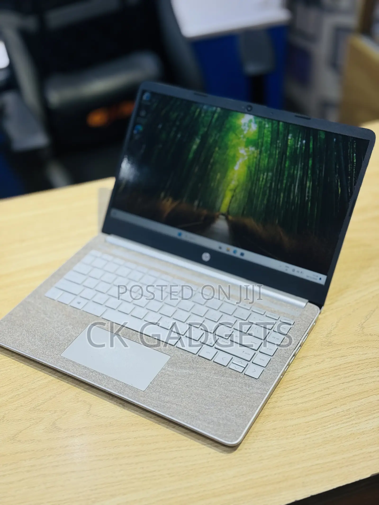 Laptop HP 14-Dq2031tg 8GB AMD Ryzen 3 SSD 256GB
