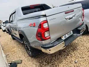 Toyota Hilux 2020 Silver