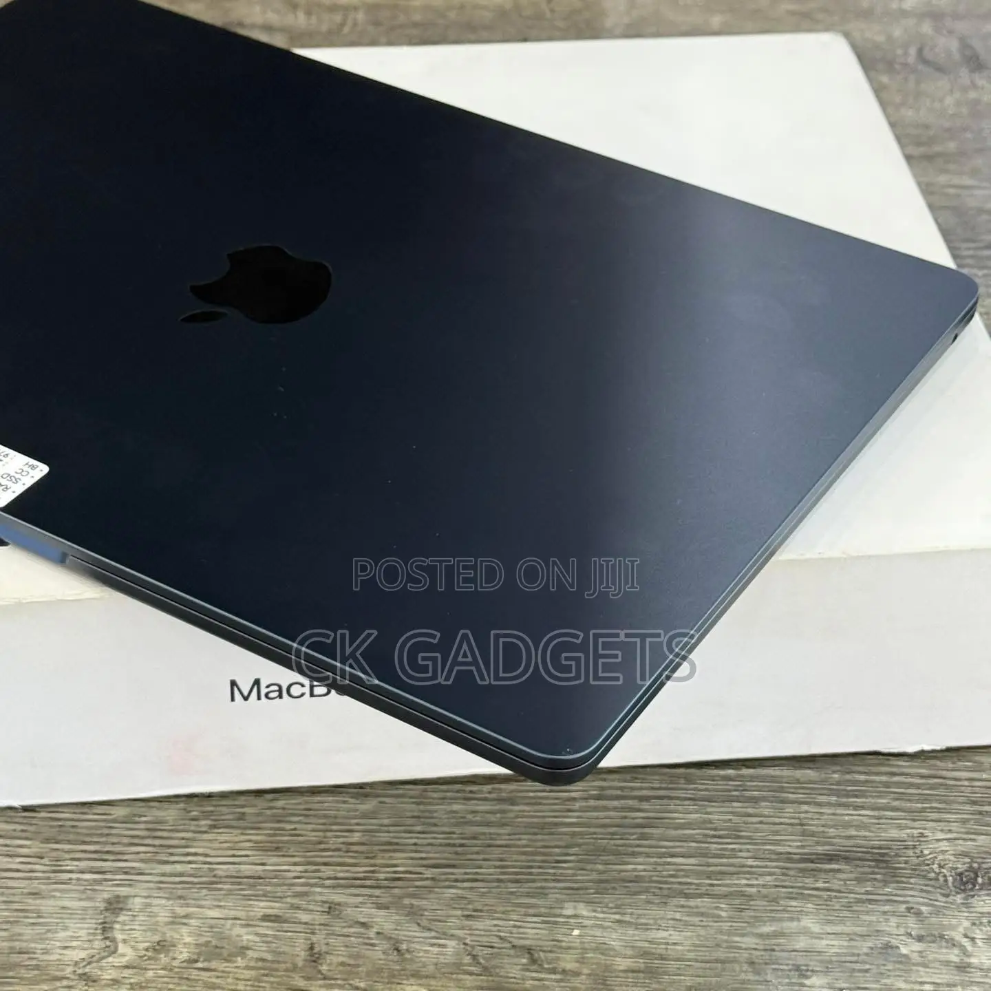 New Laptop Apple MacBook Air 2023 M2 8GB Intel Core M2 SSD 256GB