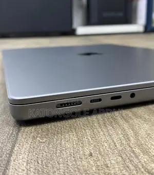 New Laptop Apple MacBook Pro 32GB Apple M1 Max SSD 1T