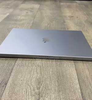 New Laptop Apple MacBook Pro 32GB Apple M1 Max SSD 1T