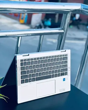 New Laptop HP EliteBook 830 G8 8GB Intel Core i7 SSD 256GB