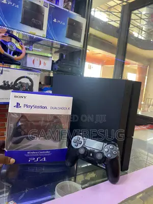 Playstation 4 Console Plus Game Pads