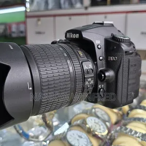 D90 Nikno Camera and 18-105mm