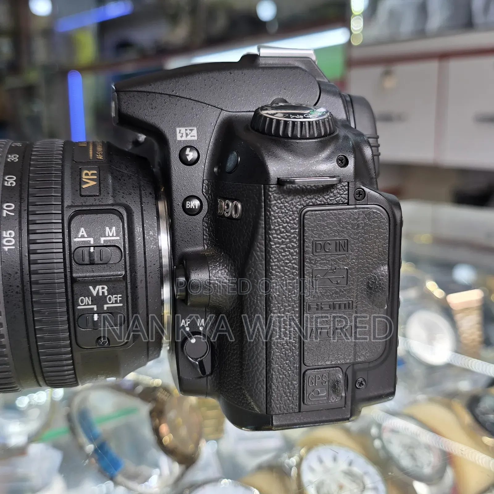 D90 Nikno Camera and 18-105mm