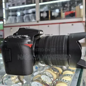 D90 Nikno Camera and 18-105mm