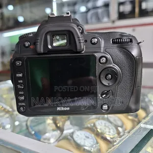 D90 Nikno Camera and 18-105mm