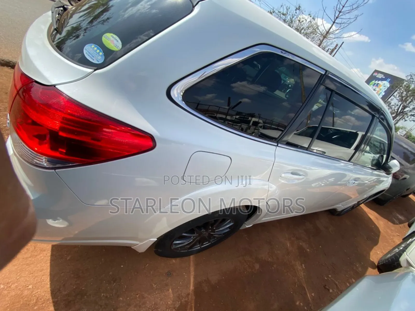 Subaru Outback 2.5i Premium 2011 White
