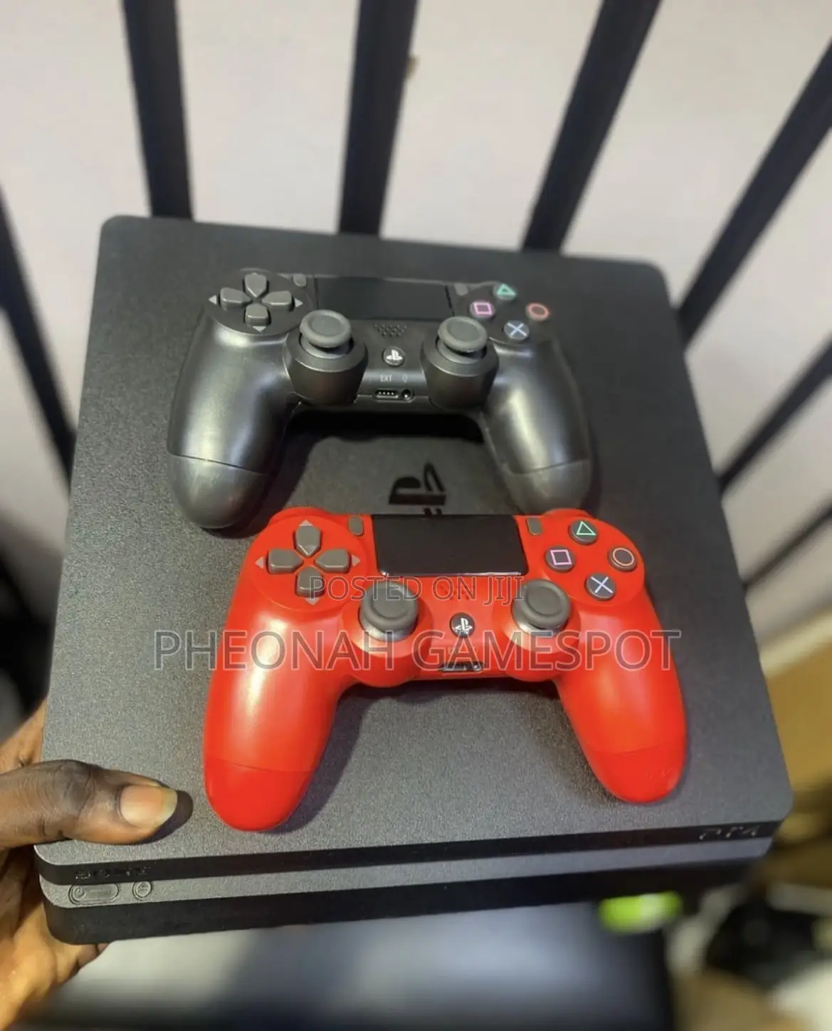 Ps4 With 2 Pads and 14 Games Installed, Smooth Setup and Ready.