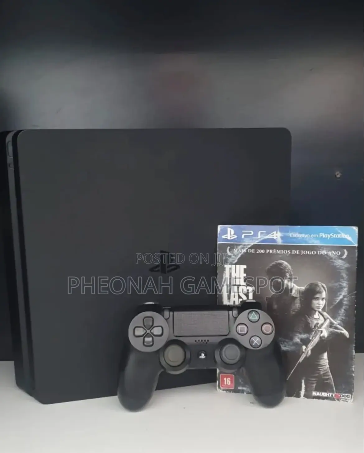 Playstation 4, 2 Pads and 18 Games Installed for Smooth Gaming.