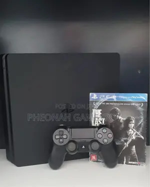 Playstation 4, 2 Pads and 18 Games Installed for Smooth Gaming.