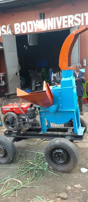 Silage Chopper With Two Feeding Ports