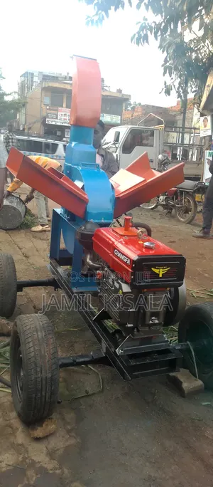 Silage Chopper With Two Feeding Ports