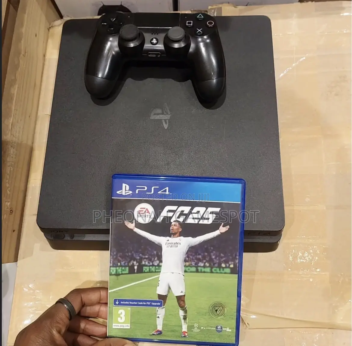 Playstation 4, 2 Pads, 17 Fun Games Installed, Smooth Performance.