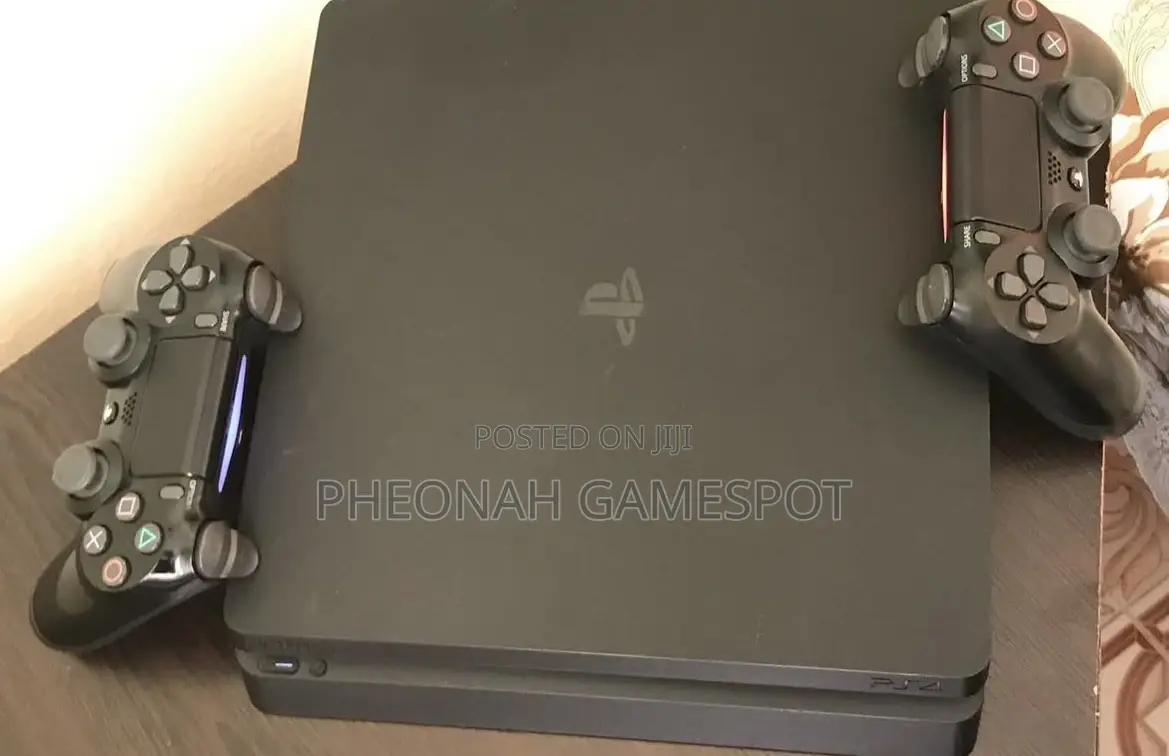 Playstation 4, 2 Pads, 12 Games Installed, Smooth and Ready Today.