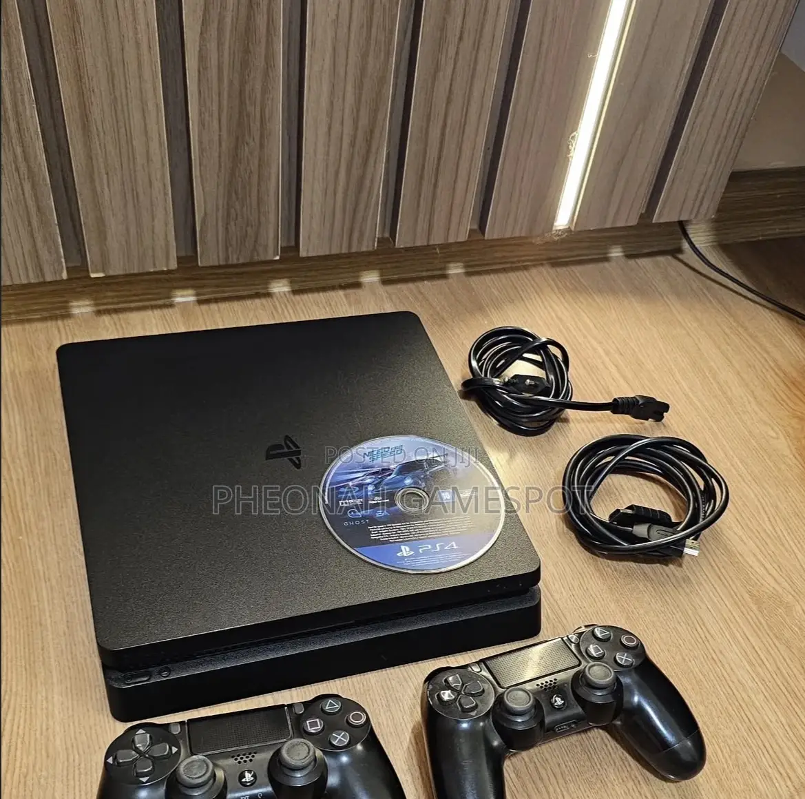 Ps4 Set With 2 Controllers and 14 Games, Fast and Easy to Enjoy.