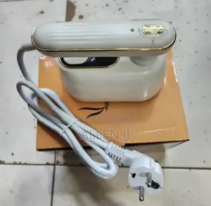 Portable Handheld Garment Steamer.