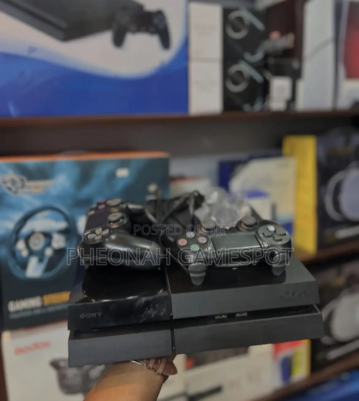 Playstation 4, 2 Pads and 20 Games Ready, Ideal for Long Sessions.