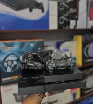 Playstation 4, 2 Pads and 20 Games Ready, Ideal for Long Sessions.