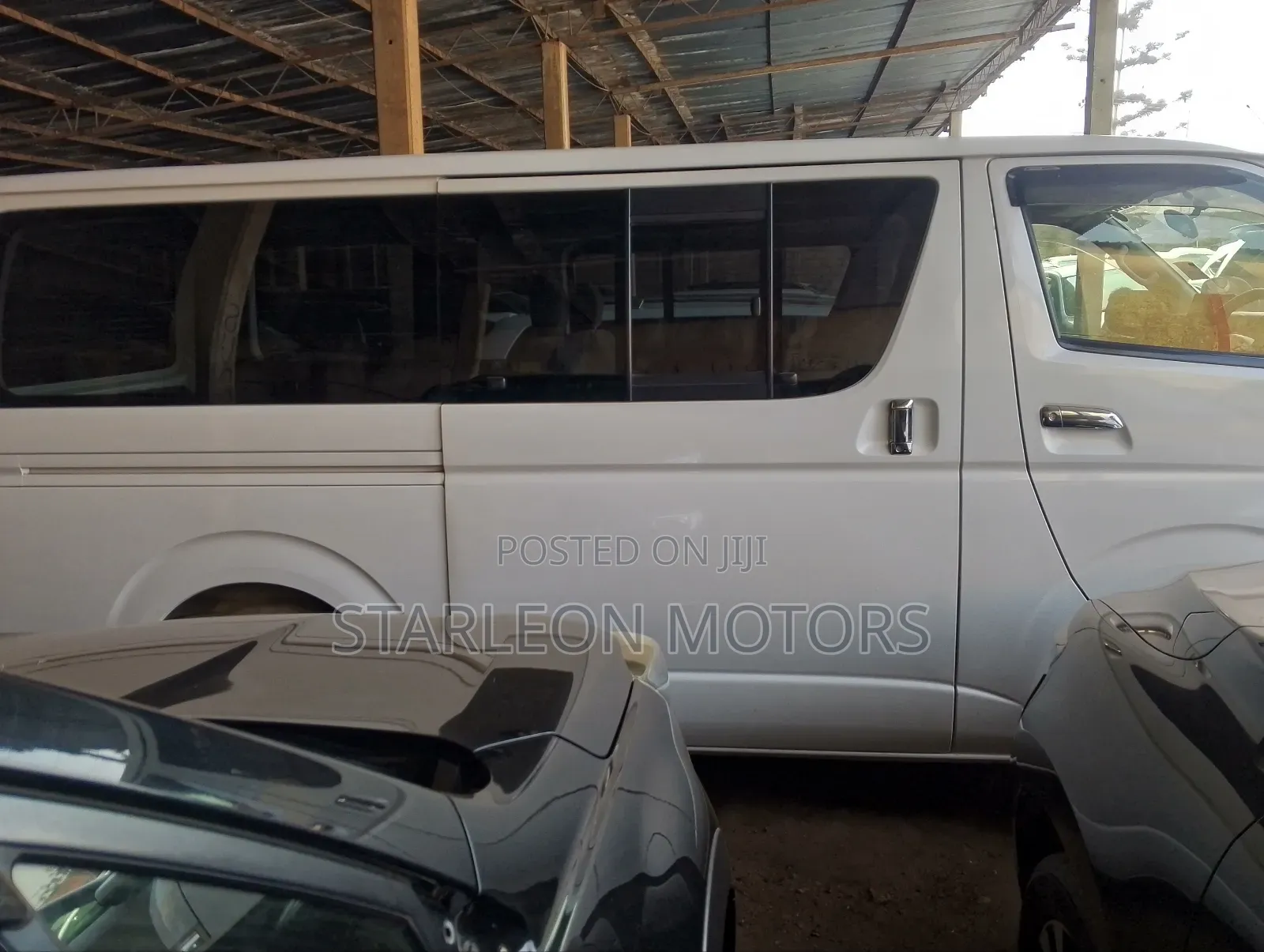 Toyota Regius 2013 White