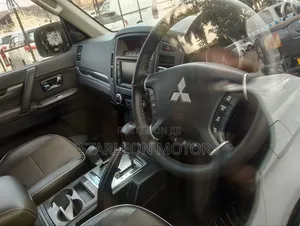 Mitsubishi Pajero 3.0 2010 White