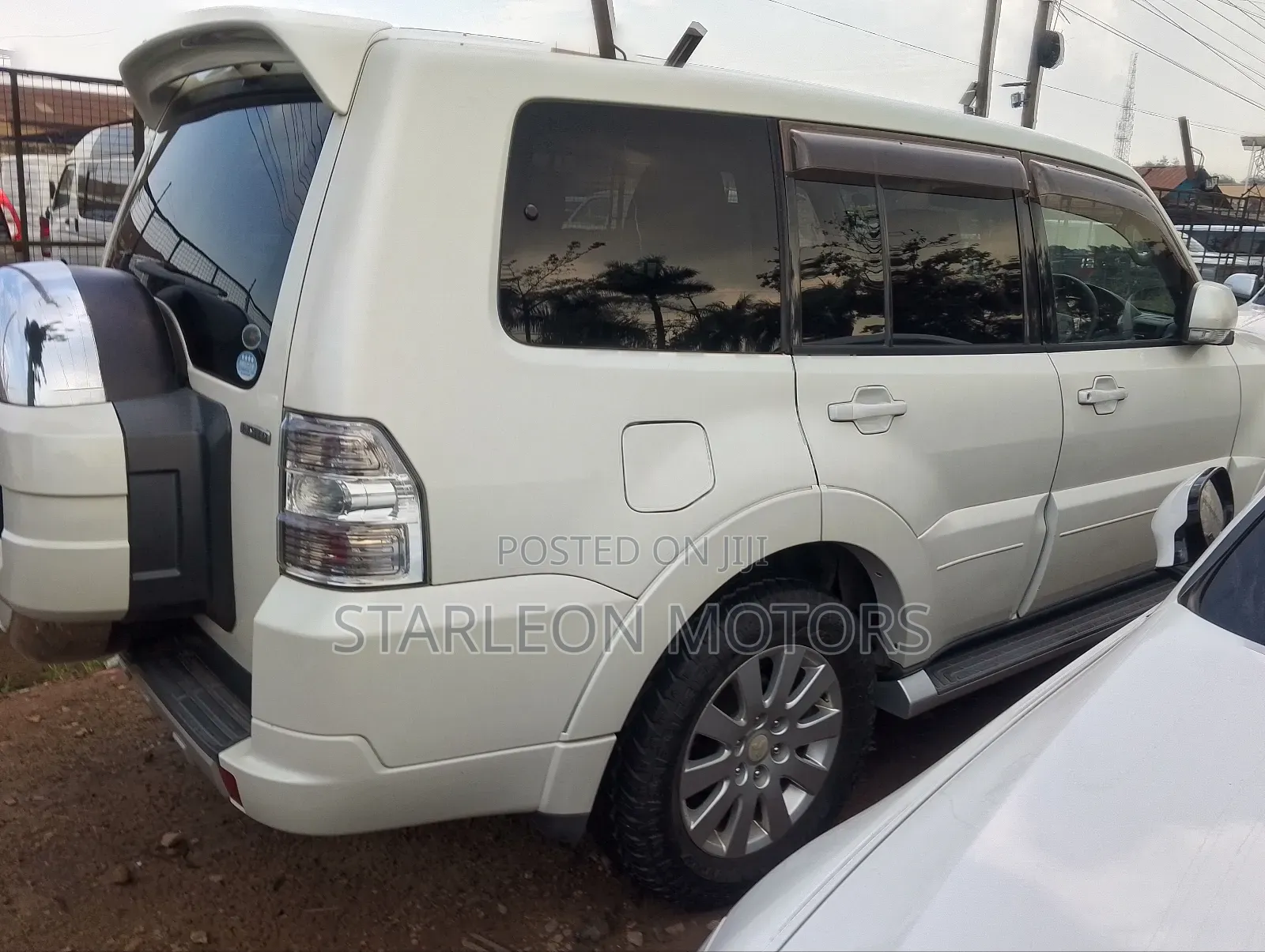 Mitsubishi Pajero 3.0 2010 White