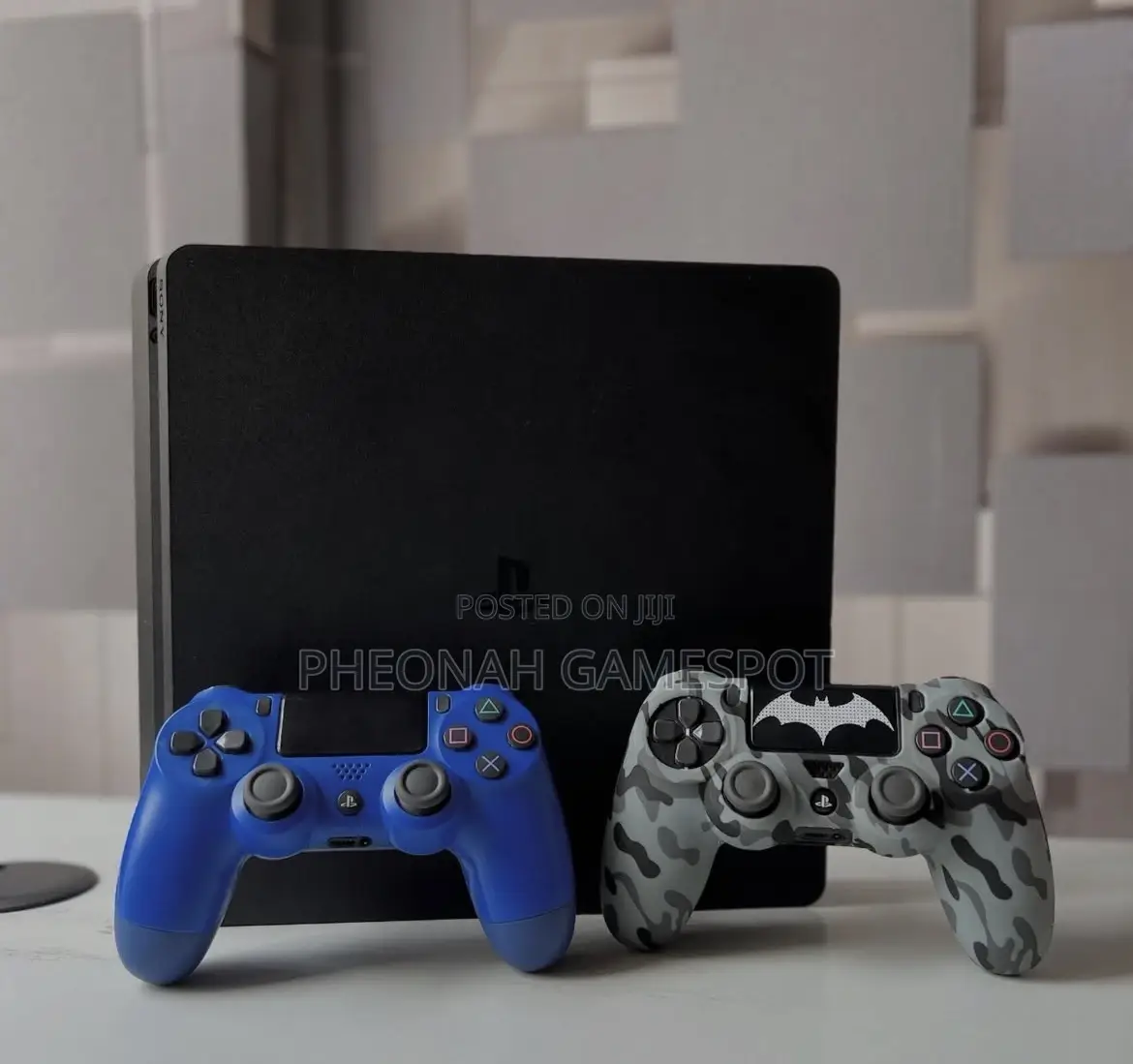 Playstation 4, 2 Controllers, 11 Games Installed, Fast Performance.
