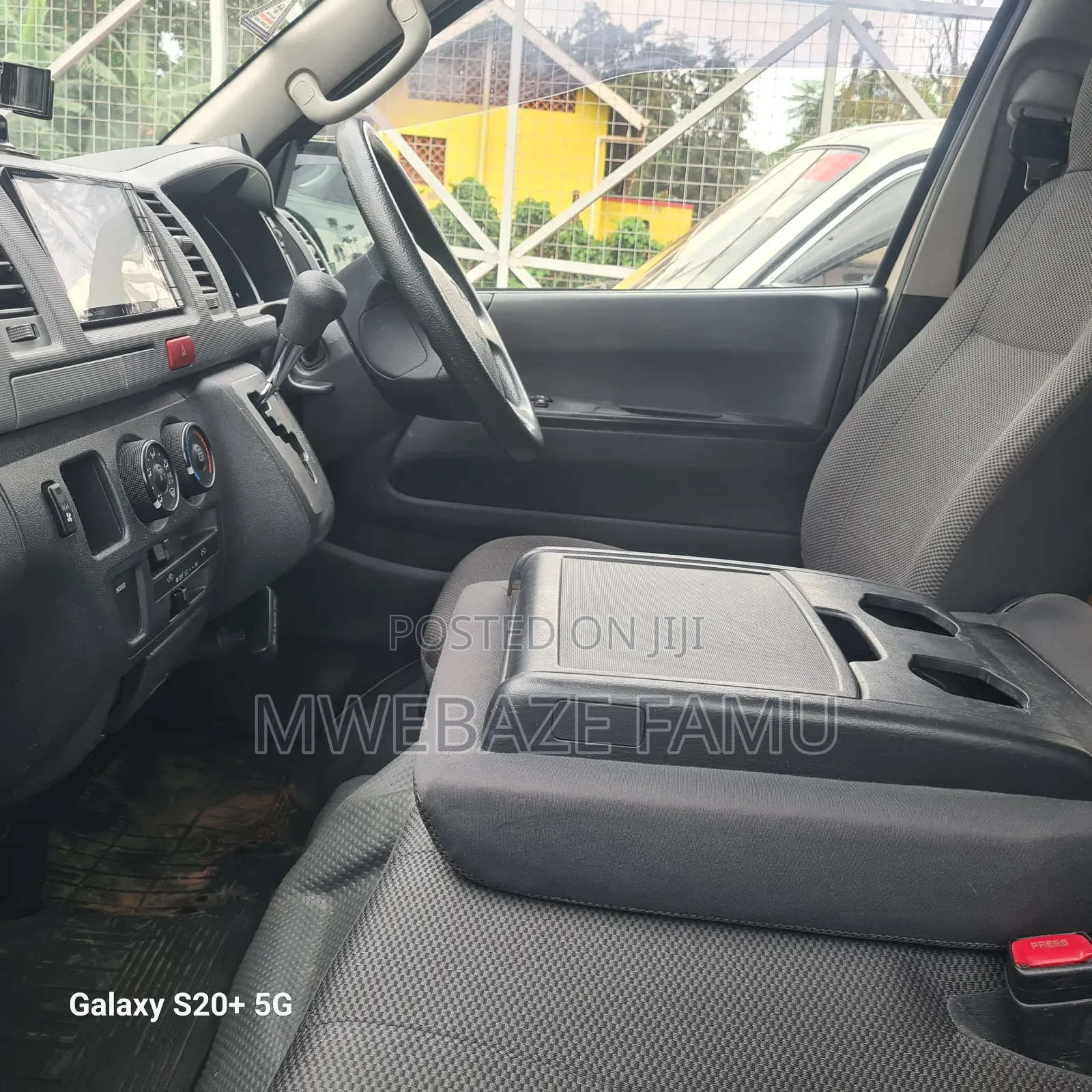Toyota Grand HiAce 2010 White