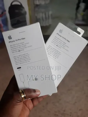 iPhone Charger With a Usb-C to Lightning Cable
