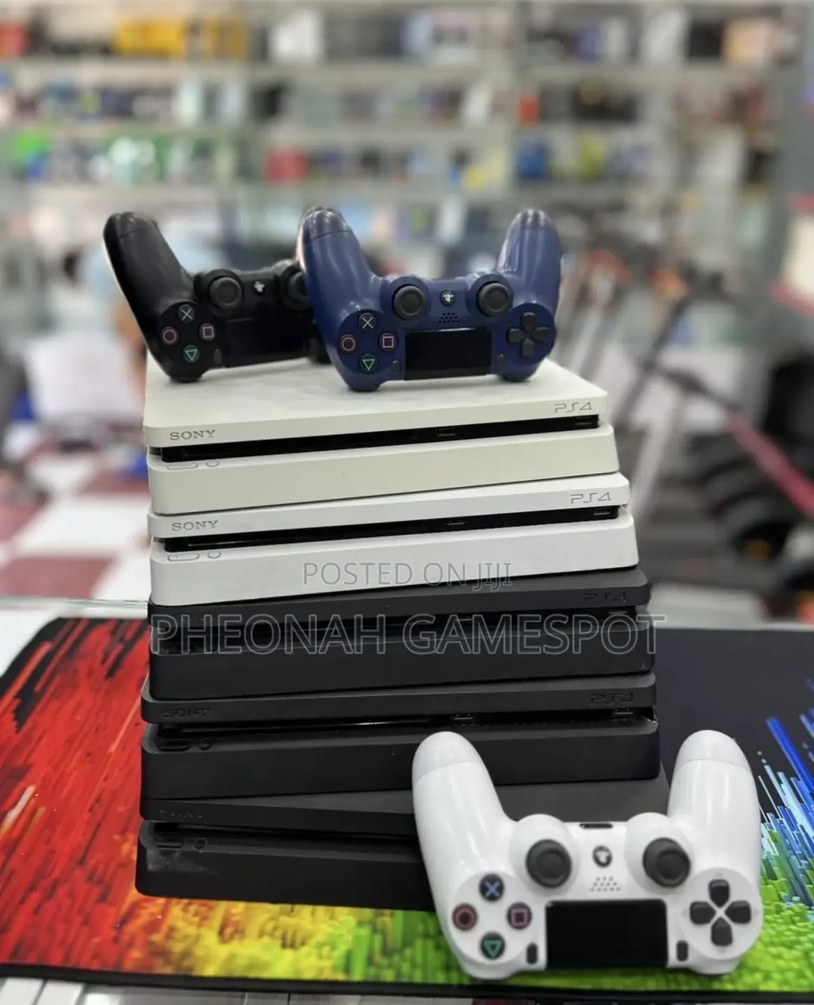 Ps4 With 2 Pads and 15 Games Installed, Strong Performance Inside.