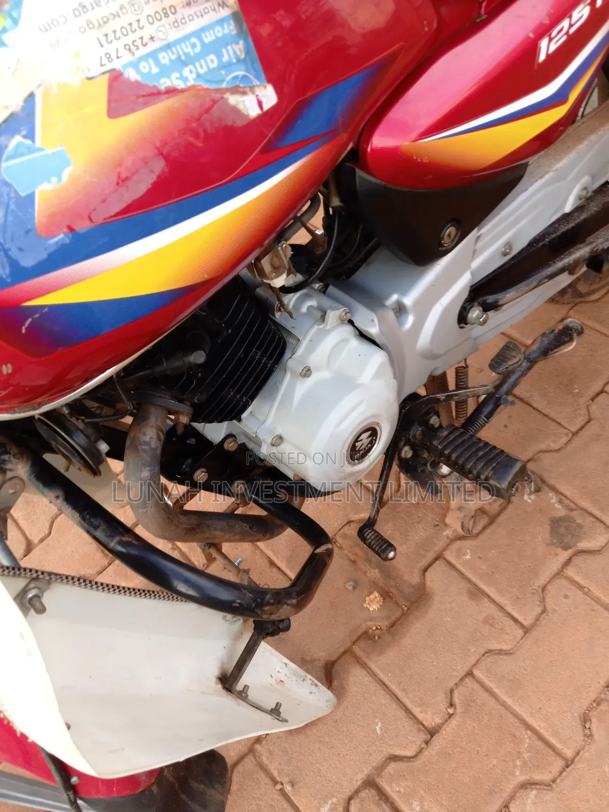 Bajaj Boxer 125 2025 Red