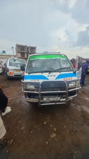 Toyota HiAce 1999 White